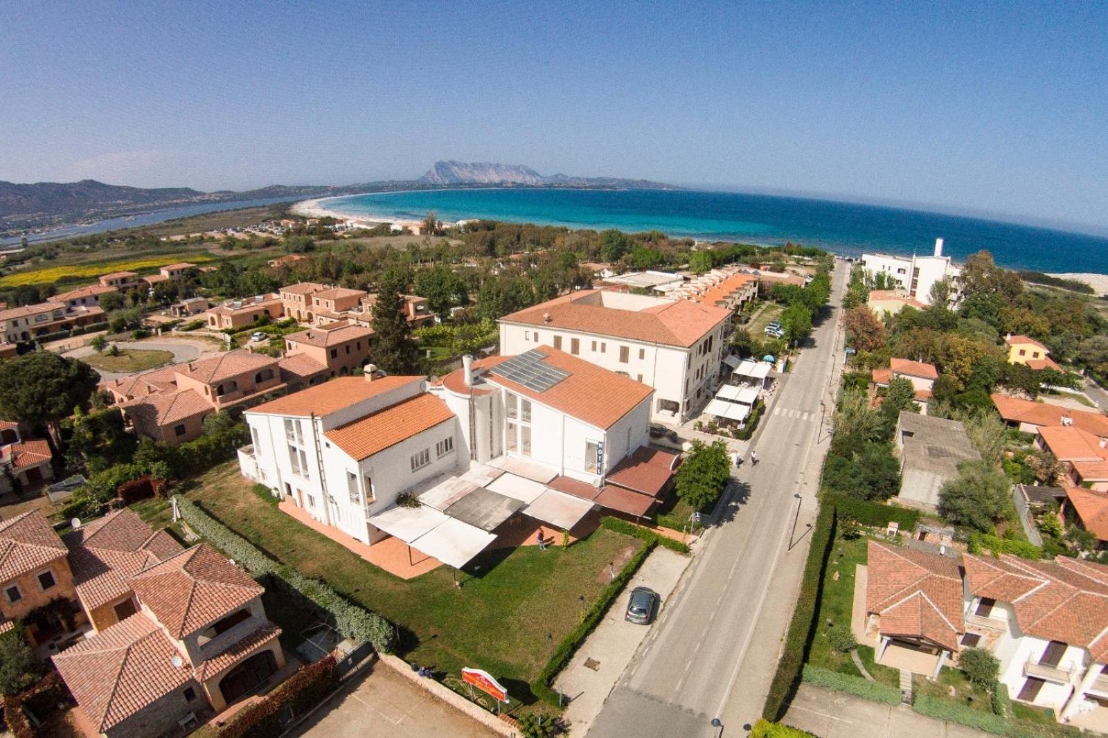 Hotel Al Faro Spiaggia La Cinta Santeodoro San Teodoro  Εξωτερικό φωτογραφία